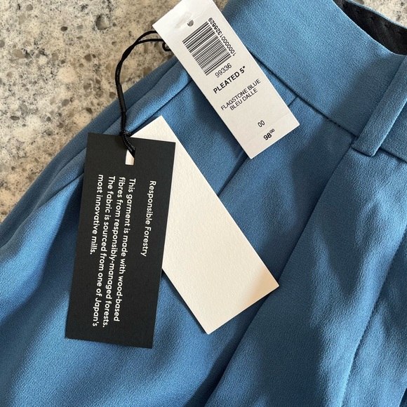 BNWT Babaton pleated 5” short size 00 - Flagstone Blue - Picture 4 of 4